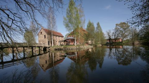 Wasserburg Liepen mit Hahnsche Gutsmanufaktur