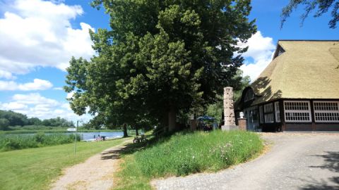 Hotel Wendenkrug mit Blick zum Wasser